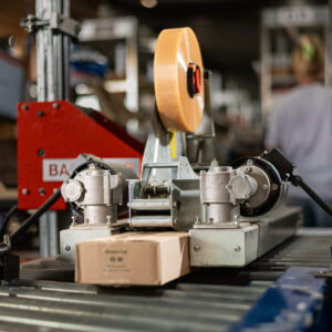 Machinetape 48mmx990mtr PP Hotmelt28my transparant Noisy - Afbeelding 2